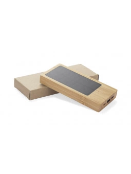 Batterie externe solaire en bambou écologique avec son packaging, recharge un téléphone grâce à la lumière du soleil